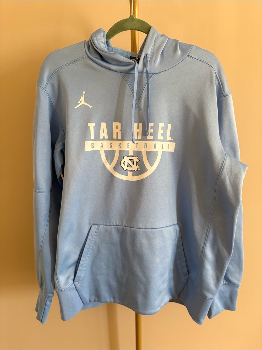 Nike Men's Light Blue Crewneck Hoodie with Tar Heel Basketball Logo